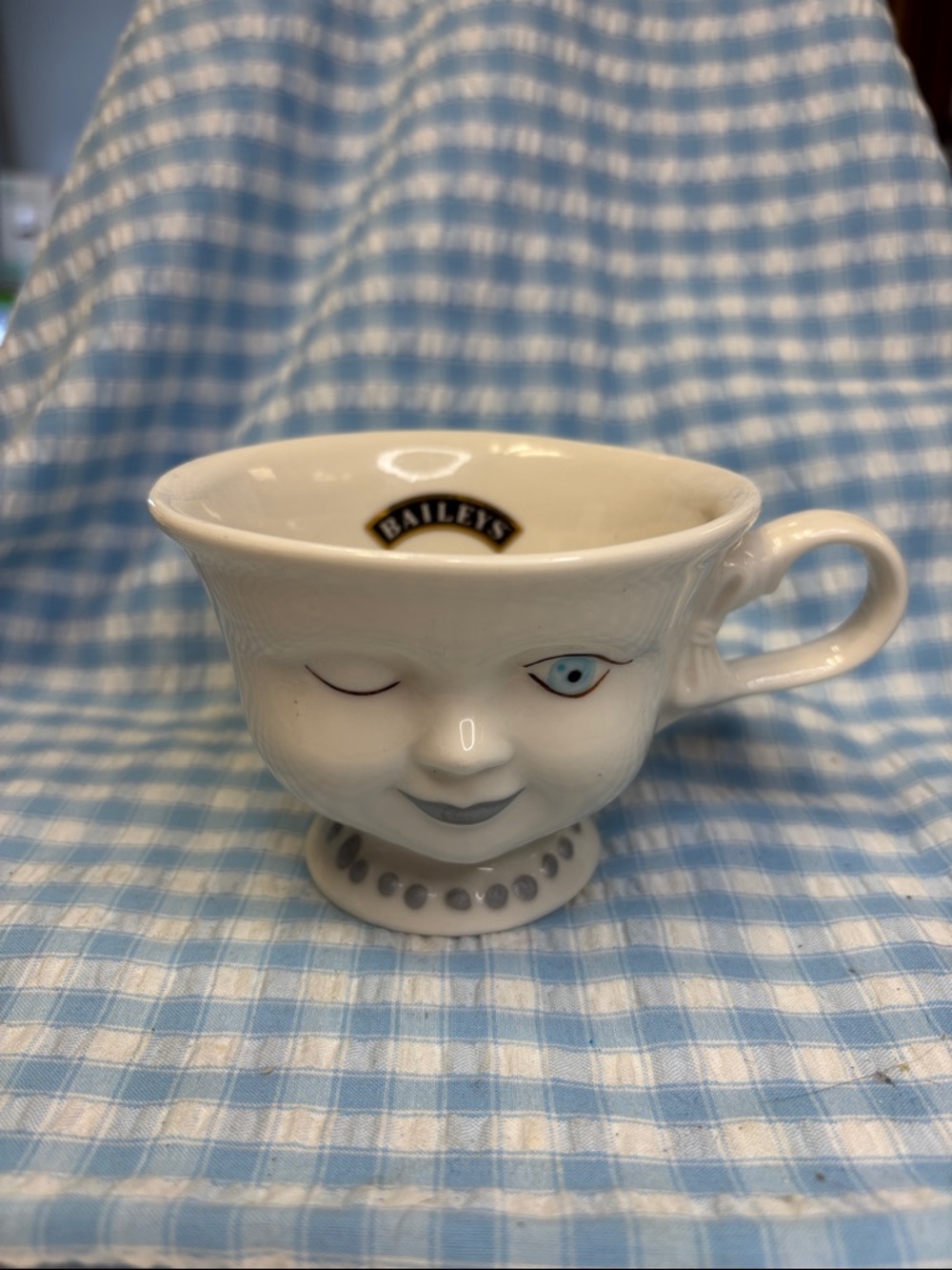 White Winking Face Ceramic Mug